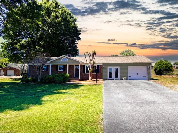 3216 Country View Rd, Jonesville, NC 28642