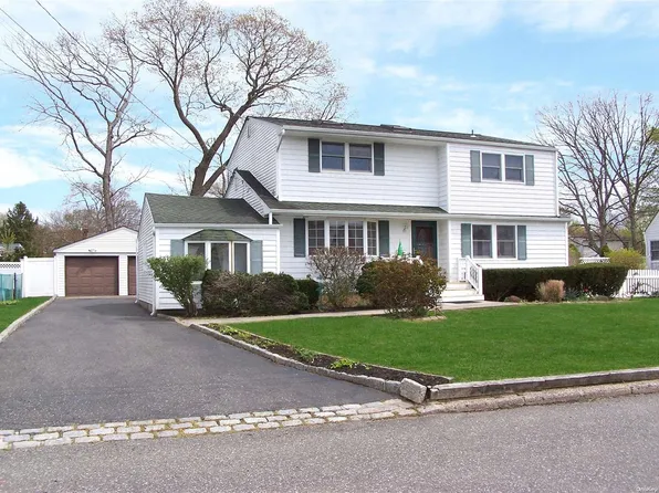 17 Gregory Drive, Ronkonkoma, NY 11779
