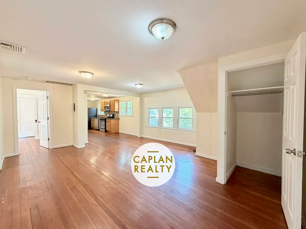 3 bed, 1100 sqft, $1,950 — Photo 1