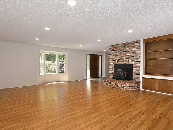 5th image of 932 NW 8th Ave