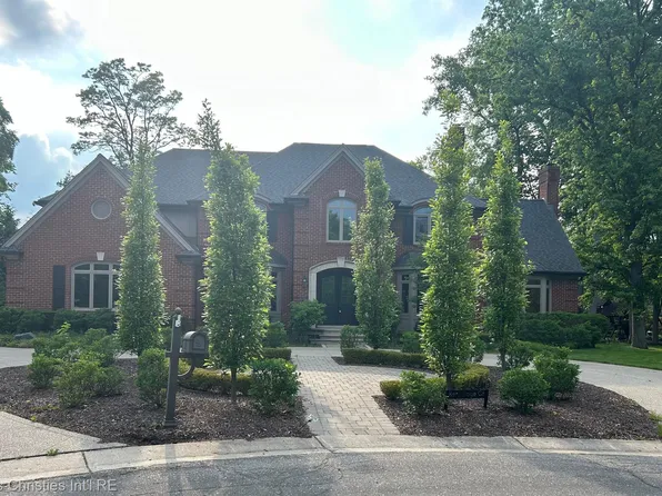 2590 Kent Ridge Ct, Bloomfield Hills, MI 48301