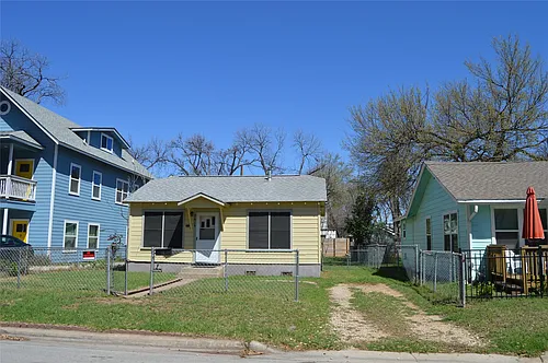 2616 E 3rd St Photo 1
