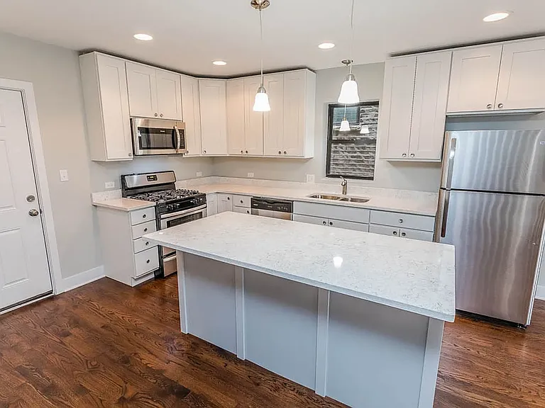 1839 S Loomis St #1R — Photo 2