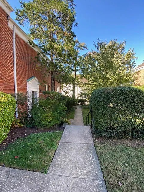 2 bed, 930 sqft, $2,400 — Photo 4