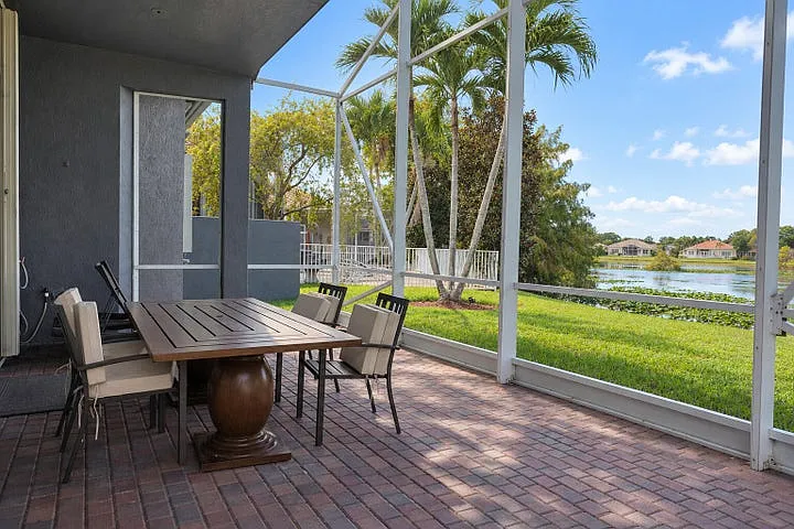 3 bed, 1978 sqft, $4,000 — Photo 2