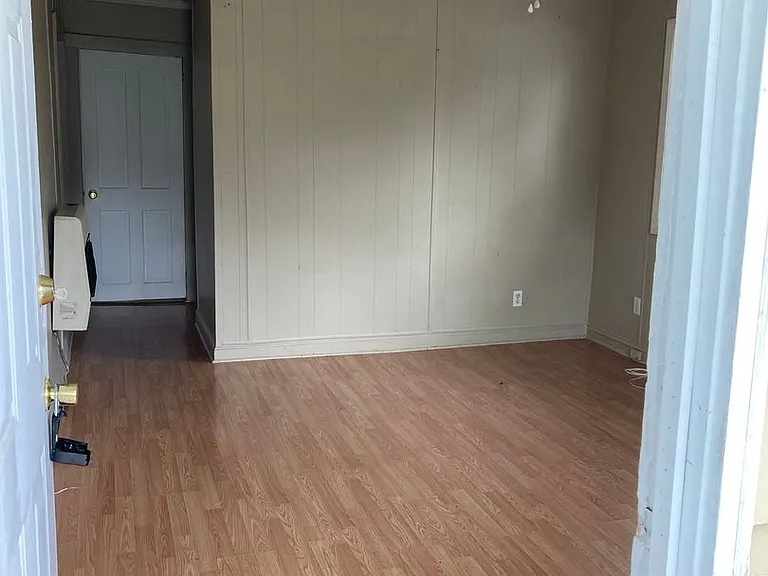 4214 Myrtle Ave — Photo 3