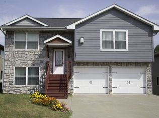 1195 9th St, Coralville, IA 52241