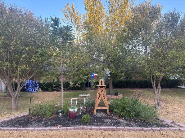 1107 W Sharpshire Dr, Waxahachie, TX 75165