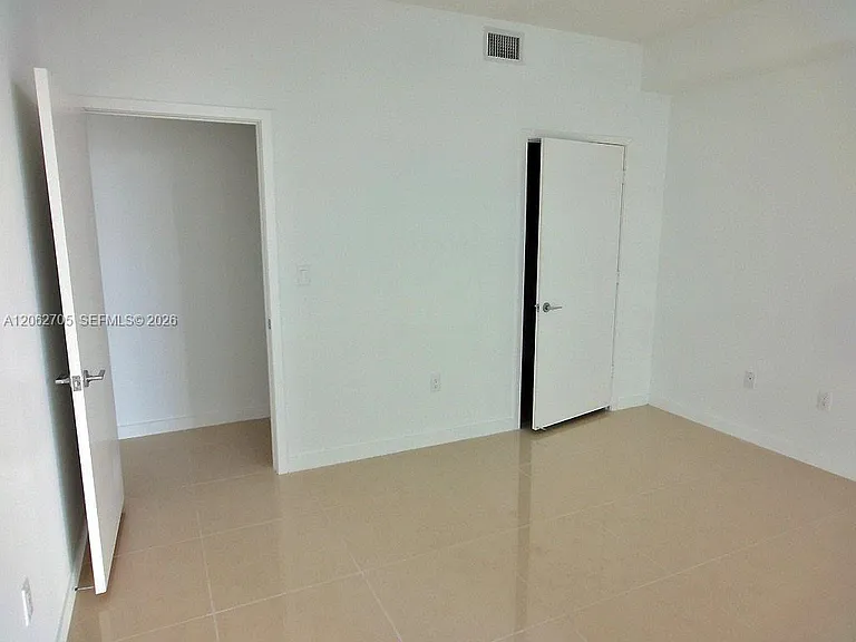 1111 SW 1st Ave #1715 — Photo 7