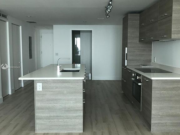 2nd image of 650 NE 32nd St Unit 3304