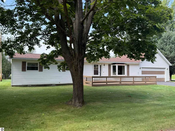 707 Sawyer St, East Tawas, MI 48730