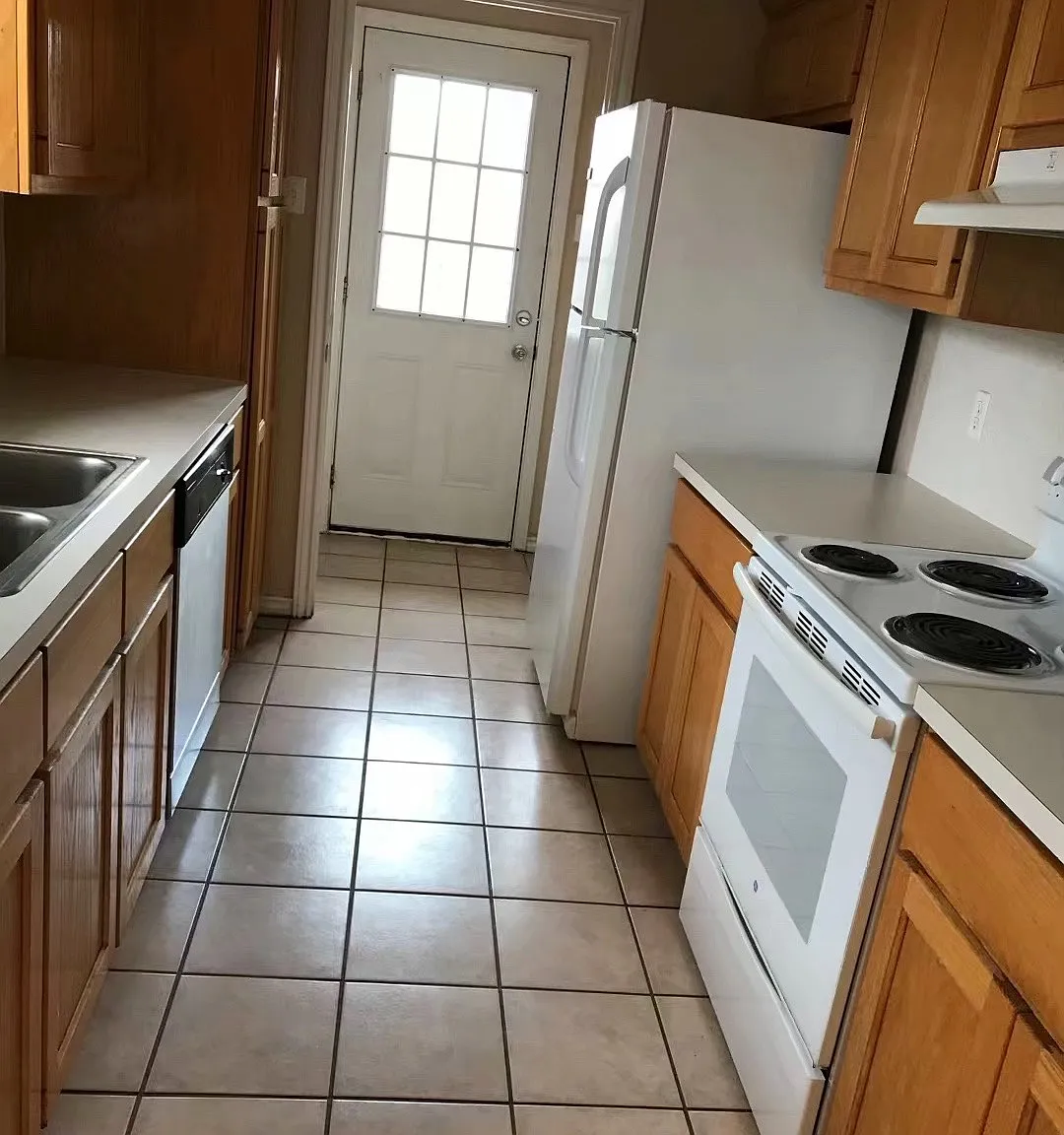 3 bed, 1360 sqft, $1,495 — Photo 4