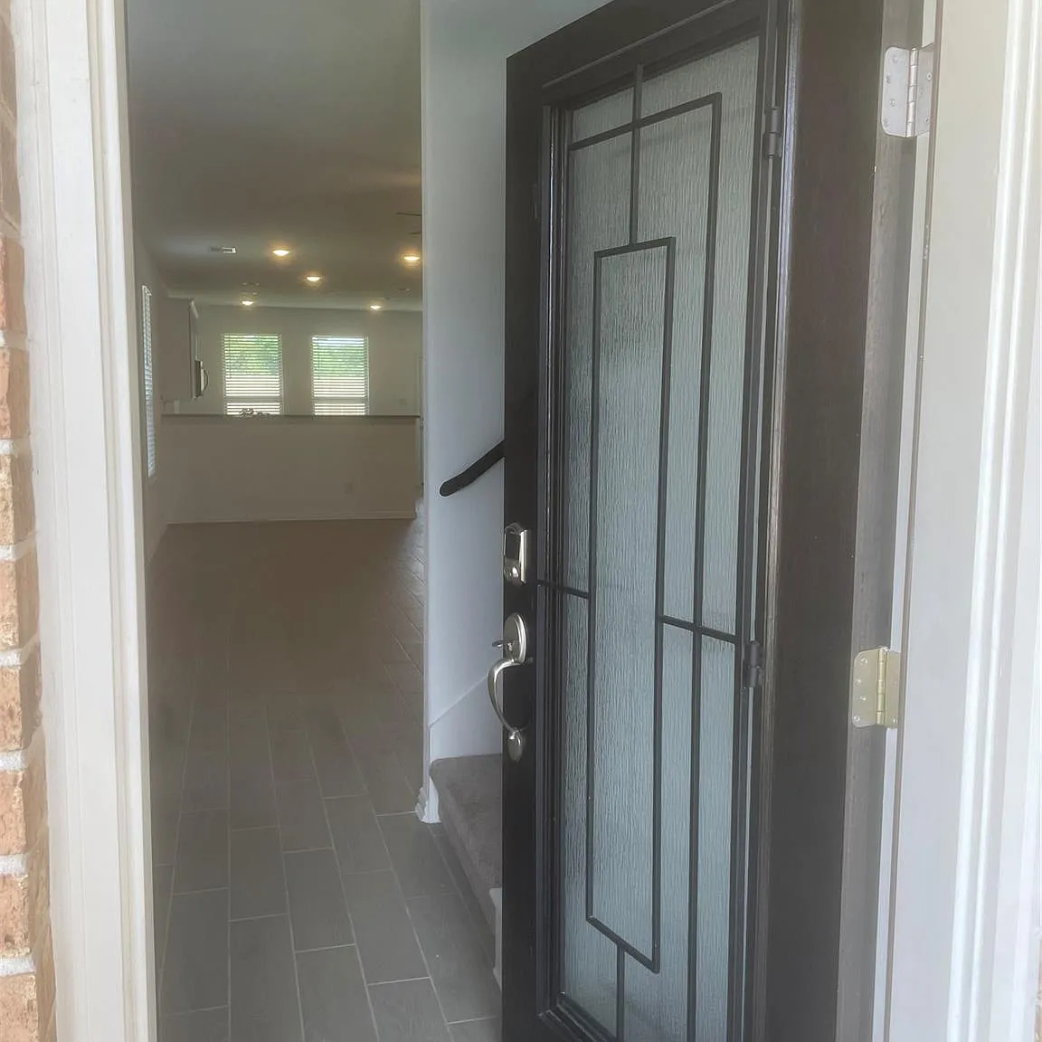 4 bed, 3.0 bath, 2546 sqft, $2,500 — Photo 2