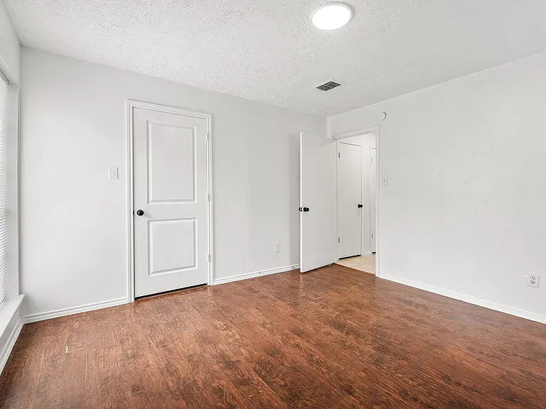 7018 Stoney River Dr — Photo 9
