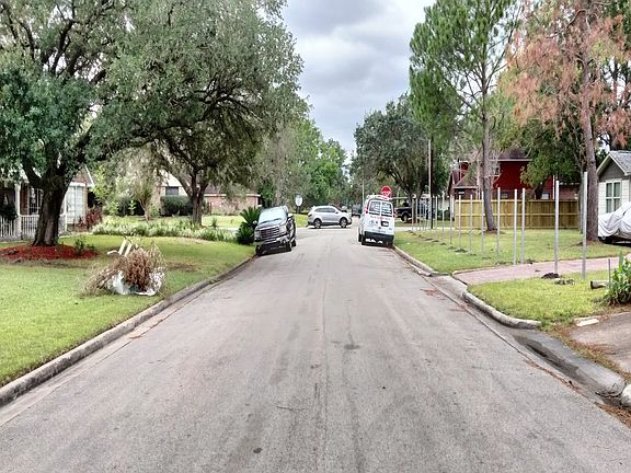 4th image of 7103 Heron Dr