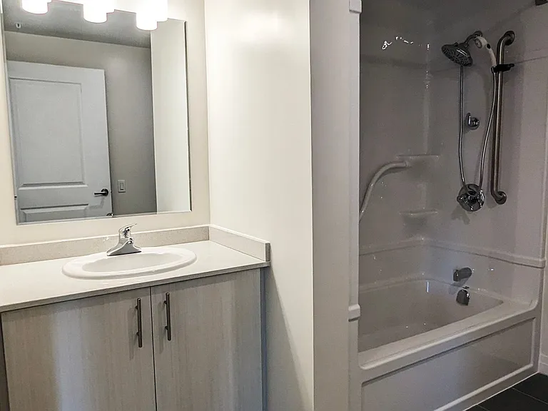 387 King St E #408 — Photo 16