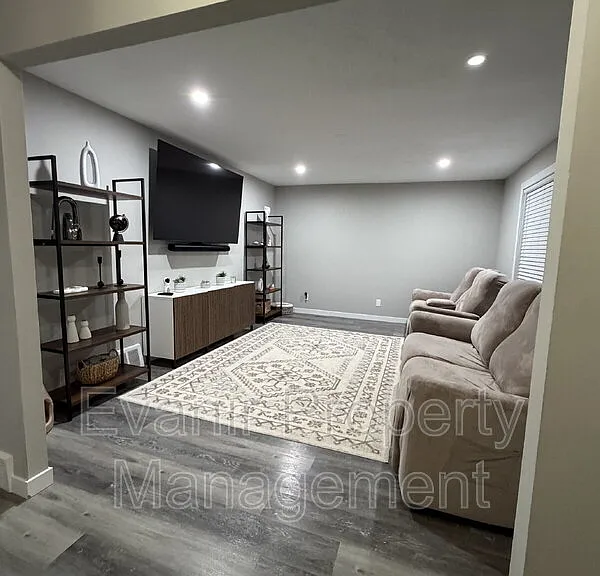 11884 Hamden Dr — Photo 19
