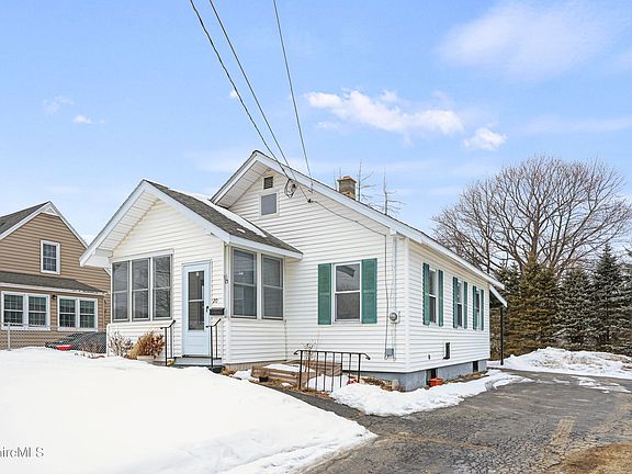3rd image of 20 Crystal St