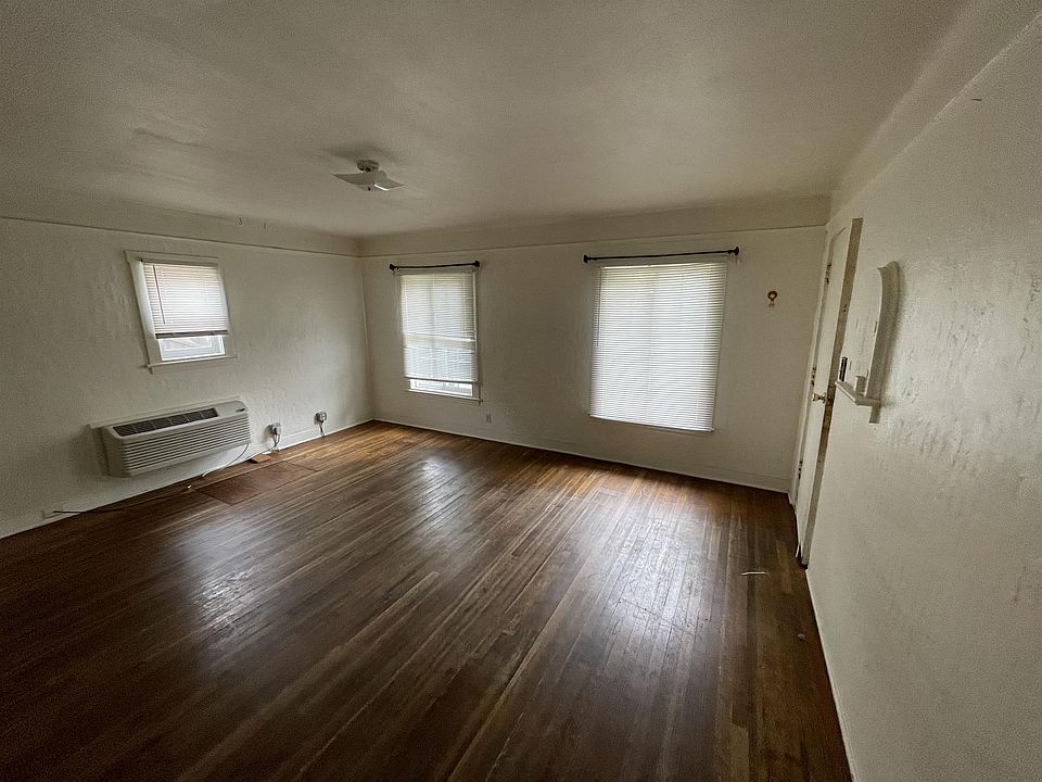 1st image of 330 N Holly St #11107617