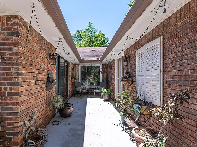3926 Pineview Dr SE — Photo 29