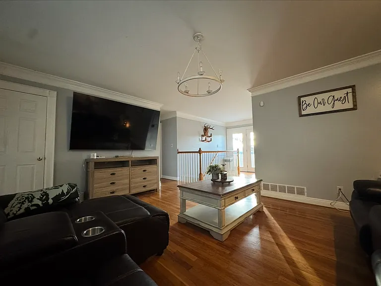2208 Indian Gap Rd — Photo 2