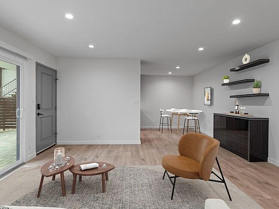 2nd image of 2021 N Beachwood Dr APT 8