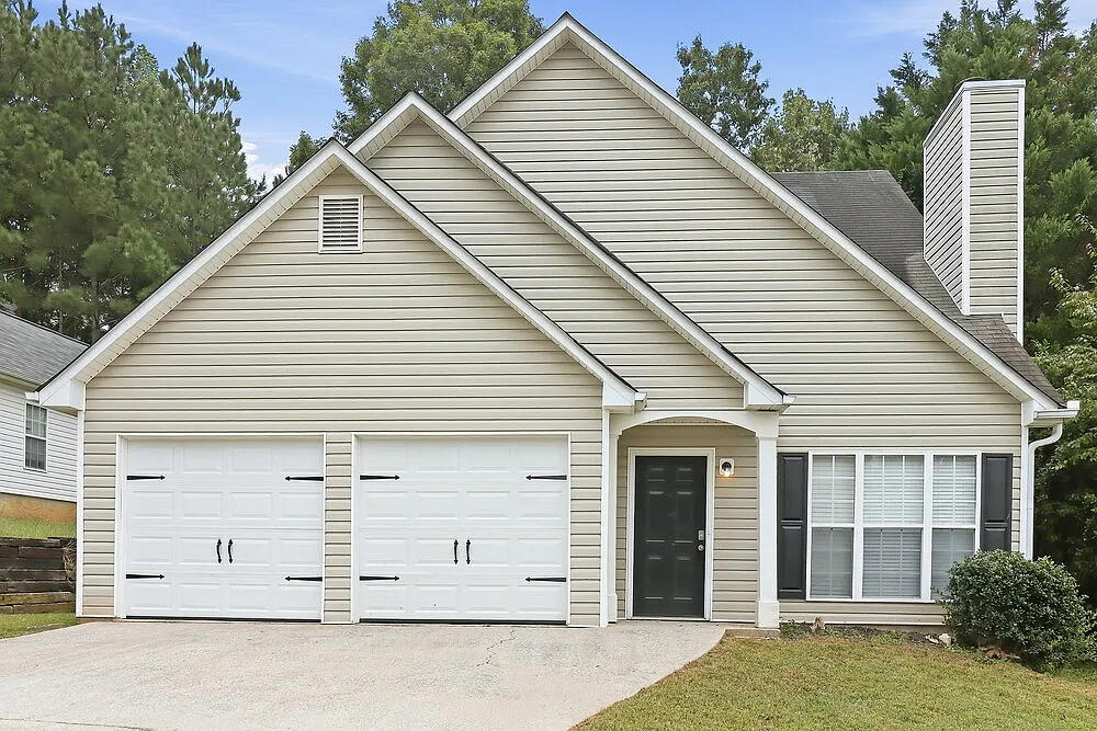 3 bed, 2.0 bath, 1396 sqft, $1,835 — Photo 1