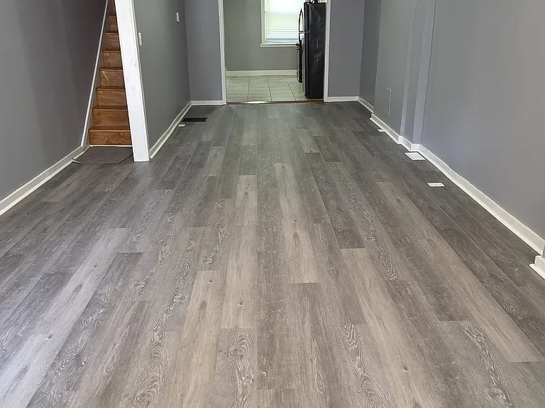 2550 W Pratt St — Photo 2