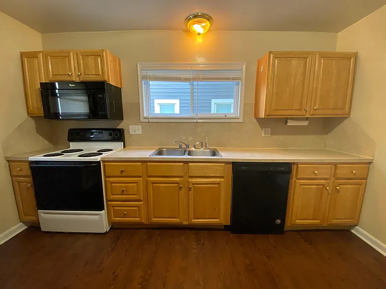 159 E Penn St #HOUSE — Photo 9