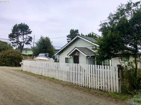 3737 Sherman Ave, North Bend, OR 97459