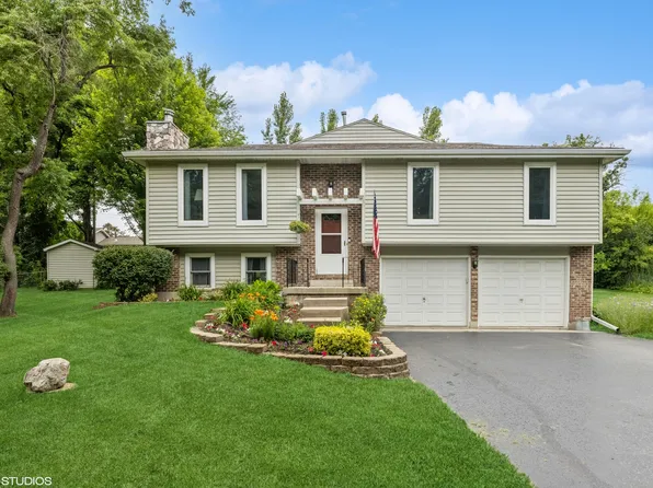 1320 Hayden Dr, Johnsburg, IL 60051