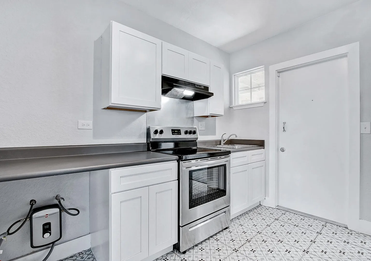 1020 W French Place — Photo 4