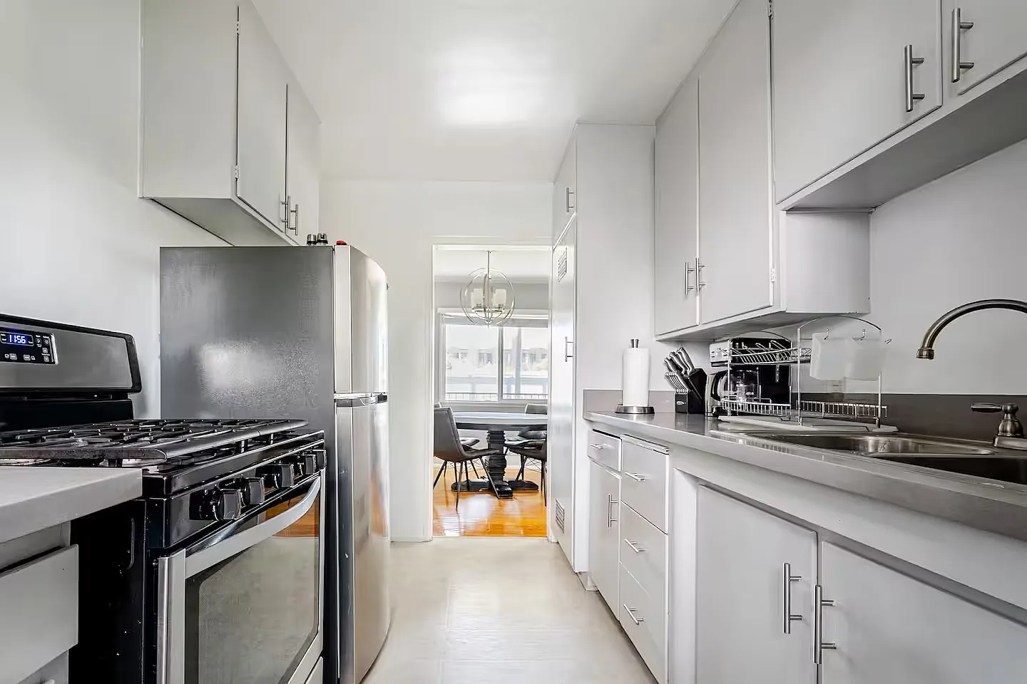 1 bed, 800 sqft, $3,600 — Photo 4