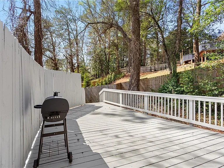 2866 Highland Dr SE — Photo 25