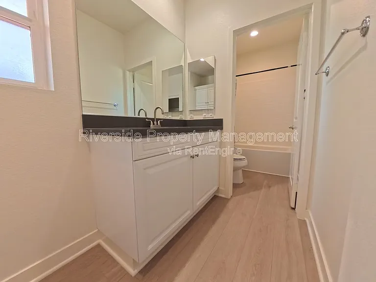 2921 Gibson St — Photo 16