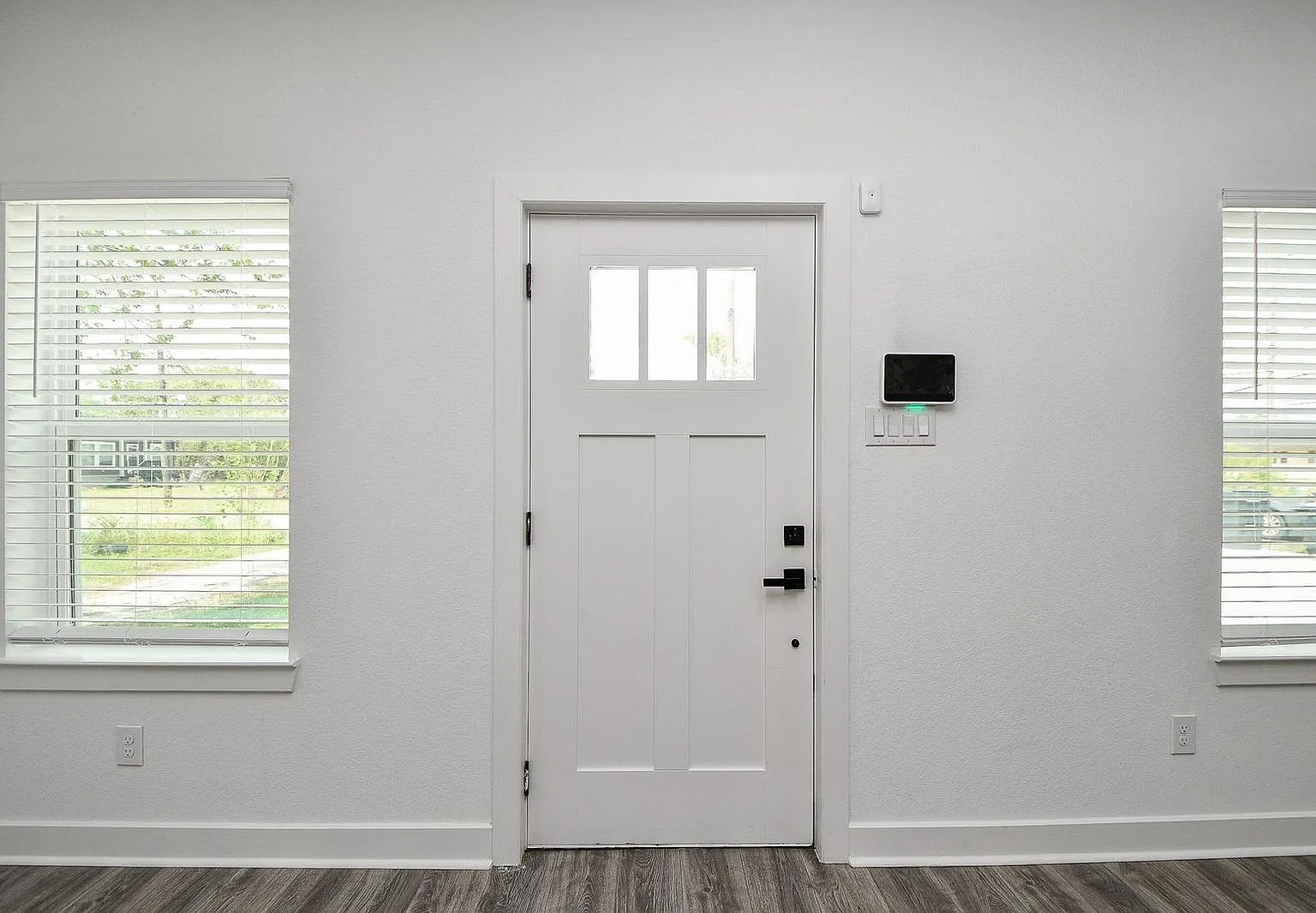 3 bed, 2.0 bath, 1213 sqft, $1,750 — Photo 2