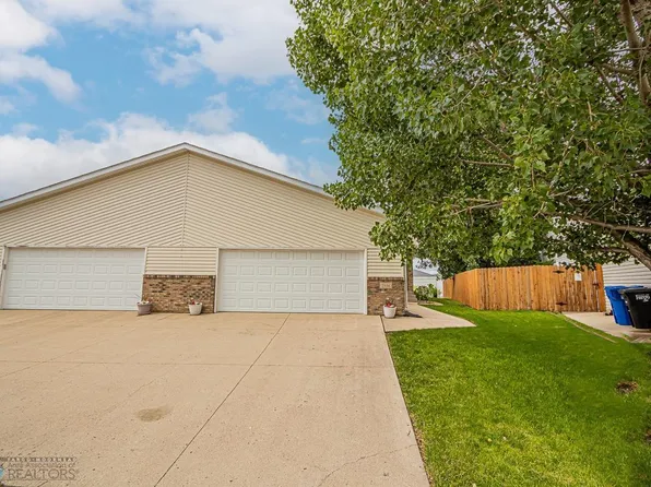 2556 Amber Valley Ct S, Fargo, ND 58104