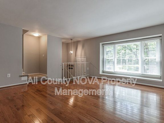 3rd image of 4806 Treasure Ct