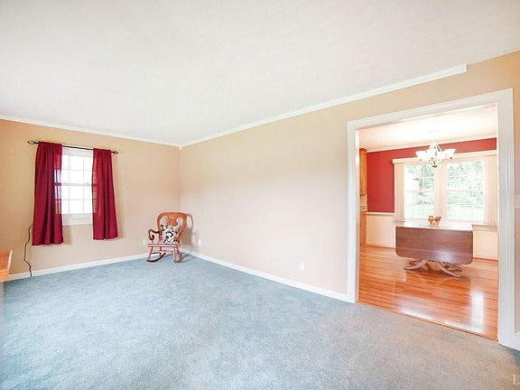2nd image of 104 Hook Dr