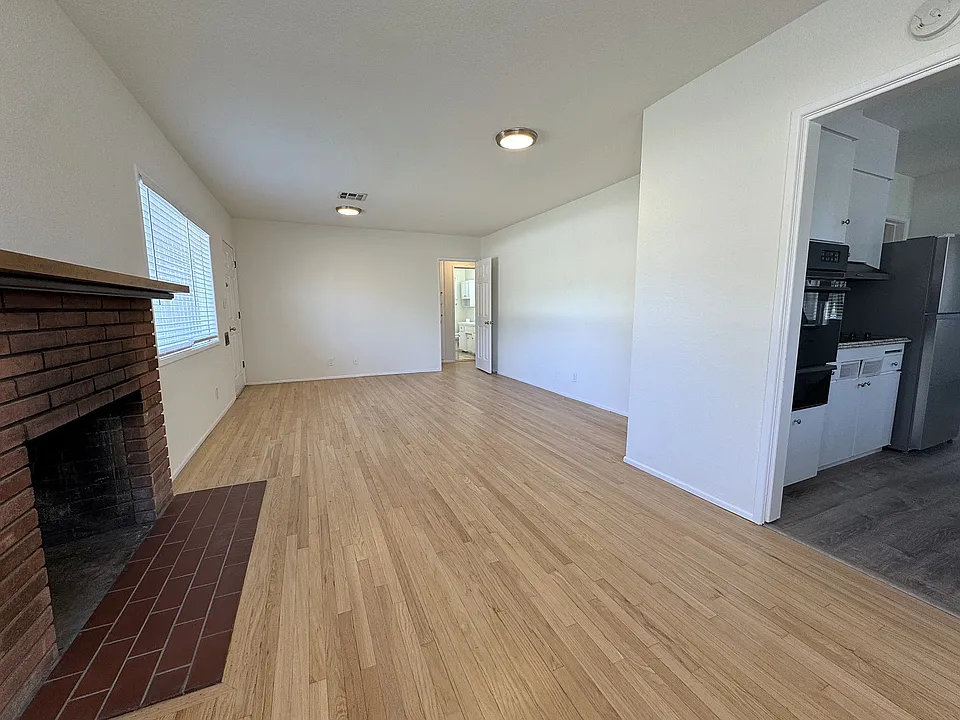 1106 N Sultana Ave