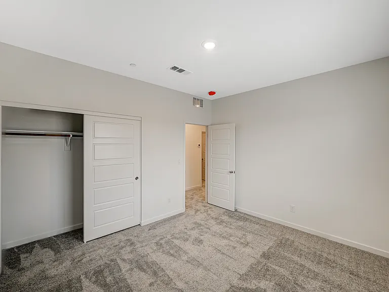 485 Daphne Ter — Photo 36