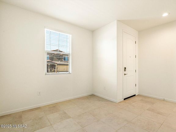 5th image of 844 W Calle Las Varitas