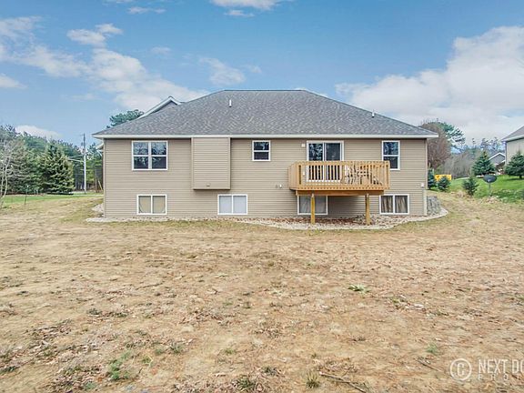 5th image of 9050 Winterberry Dr