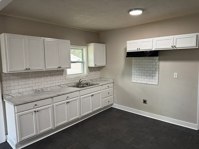 2760 Lola Ave — Photo 11