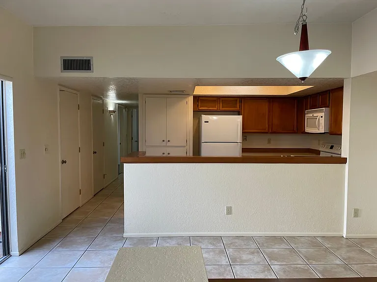 716 N Hayden Dr — Photo 8