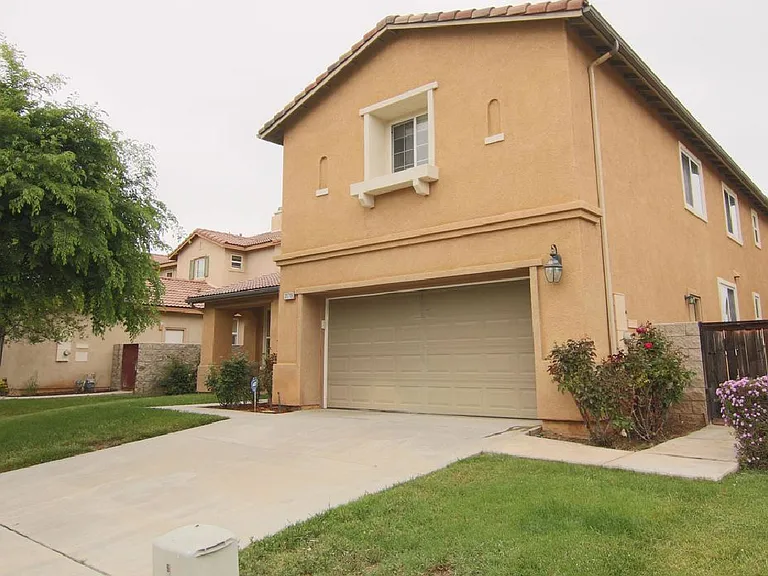 31719 Poppy St — Photo 1