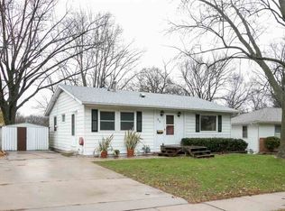 35 Caroline Ct, Iowa City, IA 52245