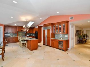 17 Broadoak Ln, Dix Hills, NY 11746