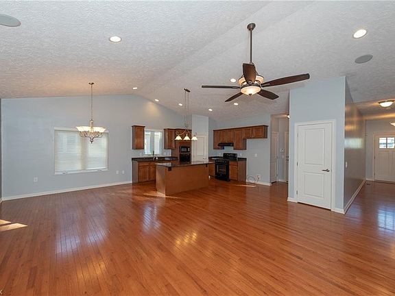 4th image of 34720 Willow Creek Pl