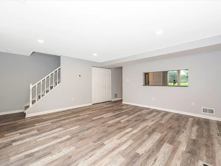 214 Ashfield Ct — Photo 7